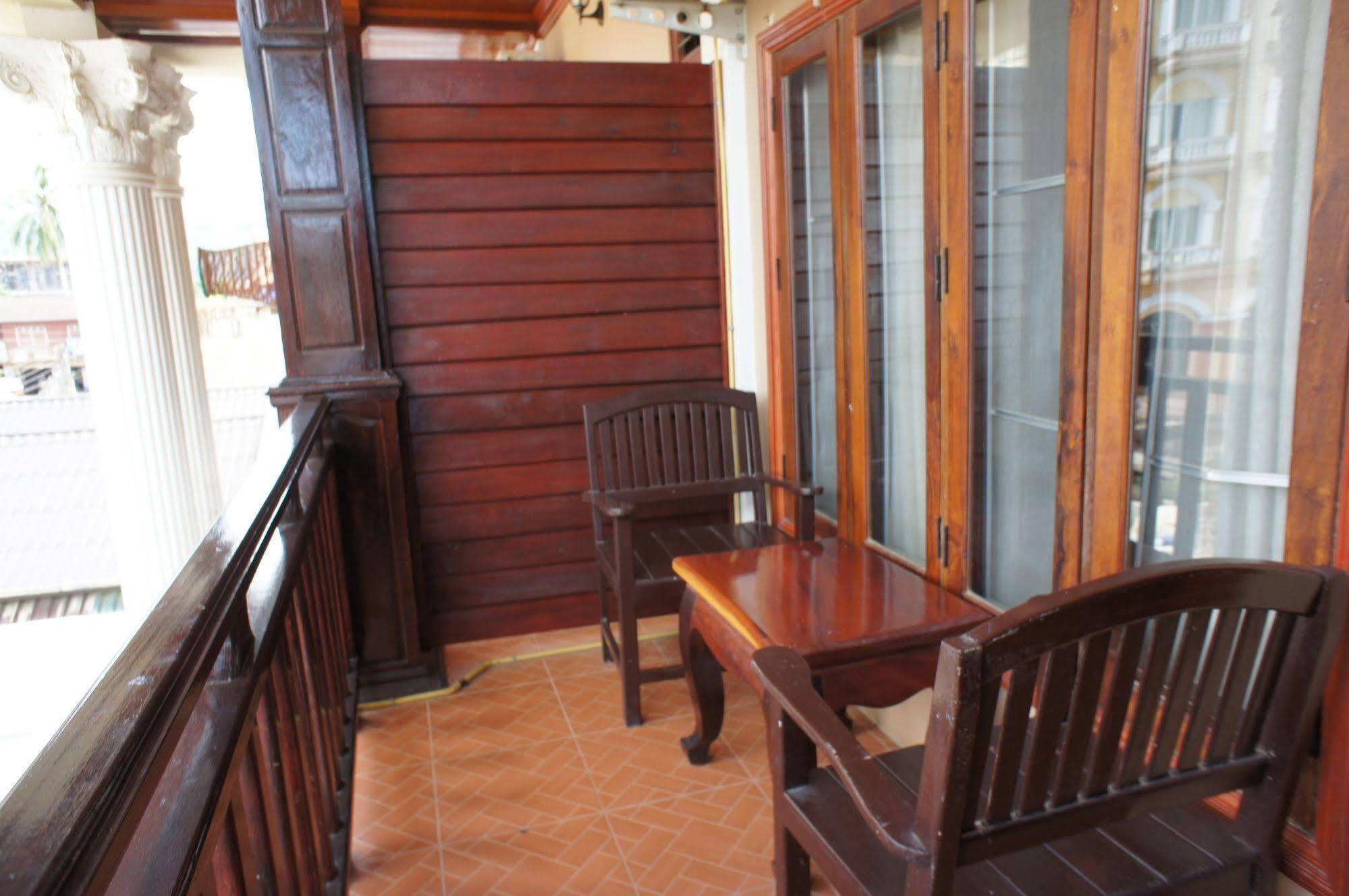 Domon Hotel Vang Vieng Exterior photo
